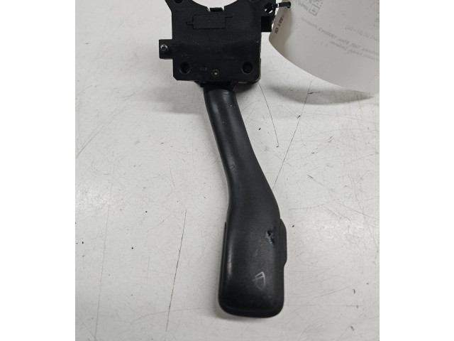 Ручка стеклоочистителей    Volkswagen PASSAT B5