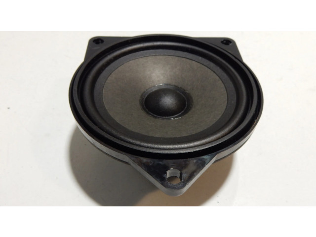 Громкоговоритель (громкоговорители) в задних дверях