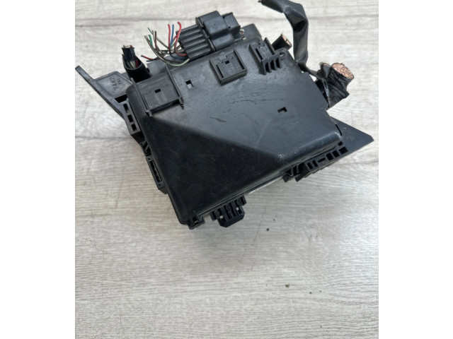 Блок предохранителей MR587816, 404070344 Mitsubishi Grandis