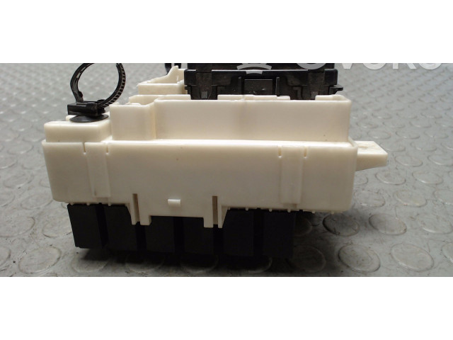 Блок предохранителей MN108319 Mitsubishi Colt