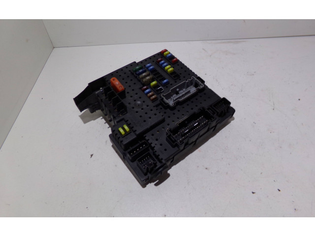 Блок предохранителей 8676391, 12217799   Volvo XC90    