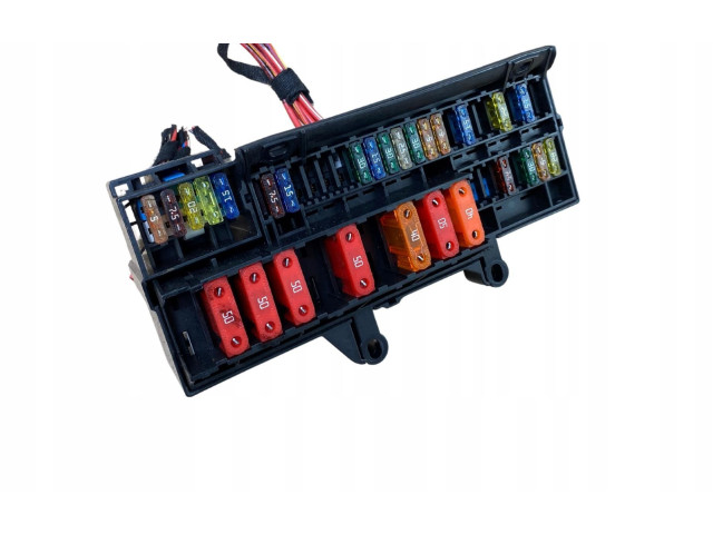 Pojistková skříňka 61 BMW 7 E65 E66 2005