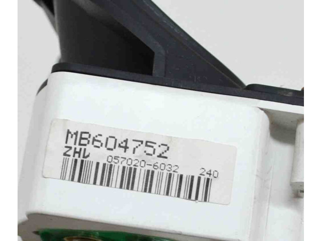 Přístrojová deska Dodge Stealth 1992 0570206032, MB604752