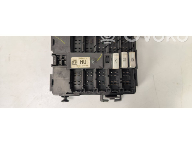 Блок предохранителей 15093837   Cadillac Escalade    