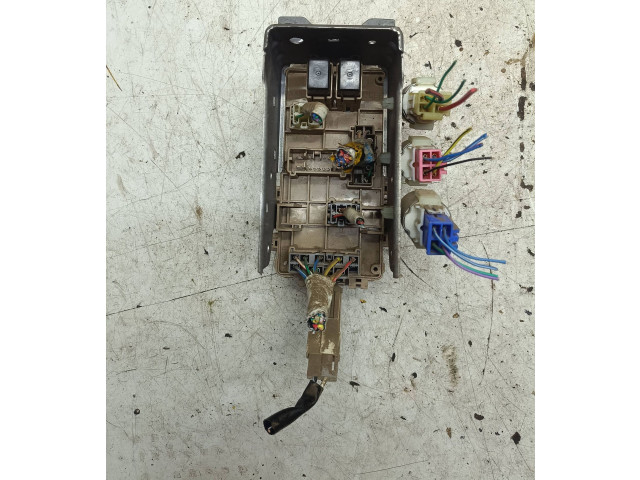 Блок предохранителей 306135   Subaru Forester SG    