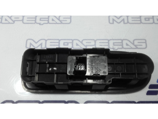 Включатель электрических окон