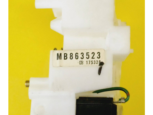 Ручка стеклоочистителей MB863523 Mitsubishi Colt