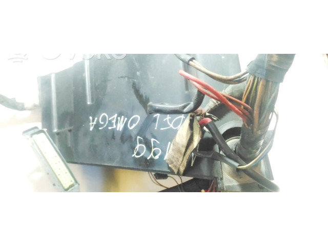 Pojistková skříňka 90492168, 1928401304 Opel Omega B1 1997