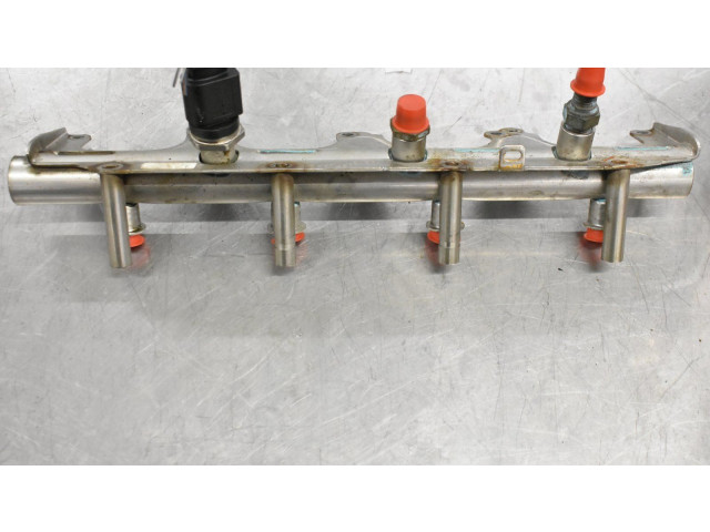 Топливная рампа 06J906051B Audi A3 S3 8P