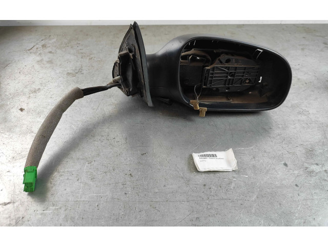 Зеркало электрическое        Volvo V70  2000 - 2004 года   