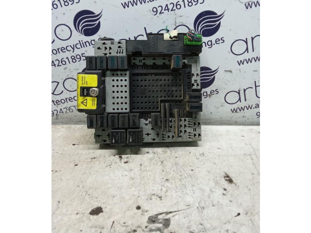 Блок предохранителей 8691998   Volvo XC90    