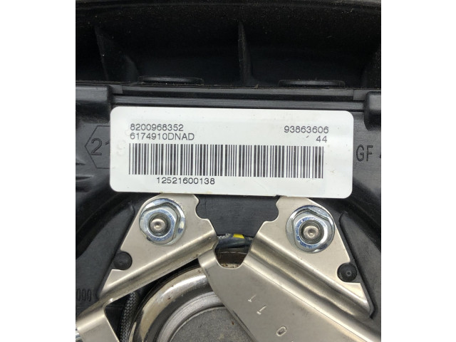 Моторчик дворников 8200968352, 93863606 Opel Vivaro