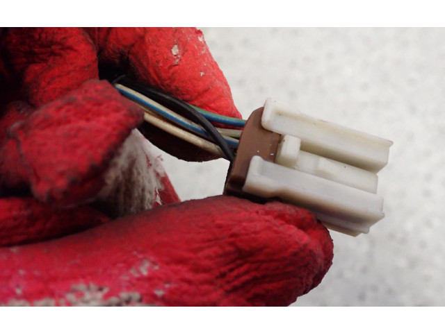 Зеркало электрическое Mitsubishi Carisma 2000 - 2004 года