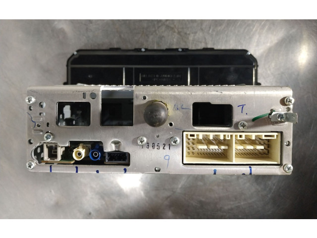 Радио/ проигрыватель CD/DVD / навигация