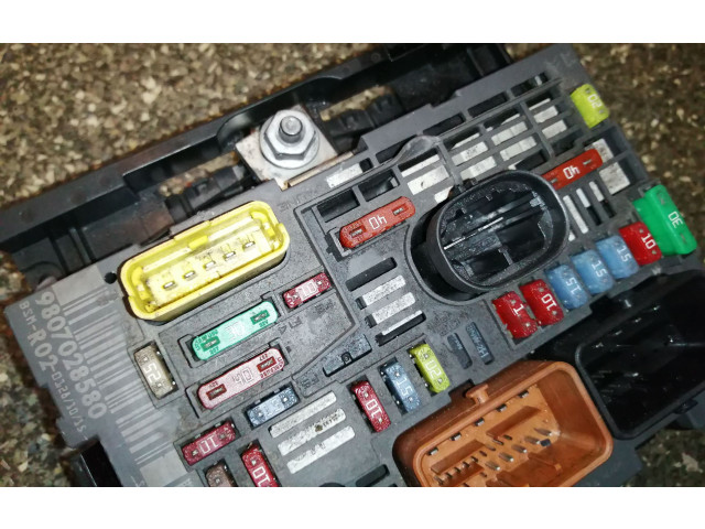   Pojistková skříňka 9807028580, BSMR02   Peugeot 5008 2011