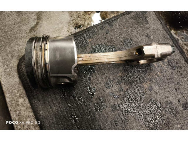 Píst 02647, 02646   Toyota RAV 4 (XA30)     