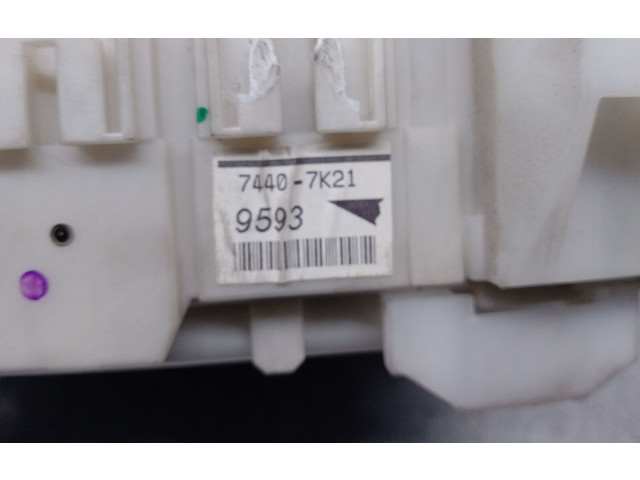 Pojistková skříňka Řídící jednotka BSM 8273012400 Toyota Corolla E140 E150 2008