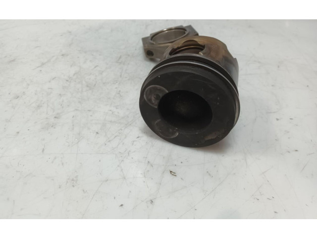  Поршень с шатуном    BMW X3 E83  