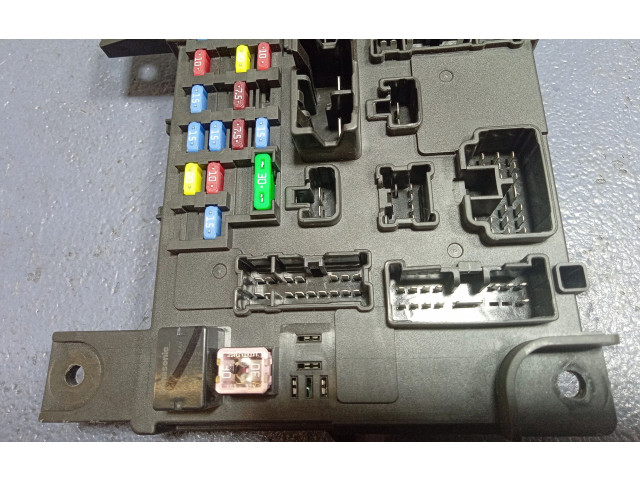 Блок предохранителей 8637B560, 8637B560 Mitsubishi Lancer VIII