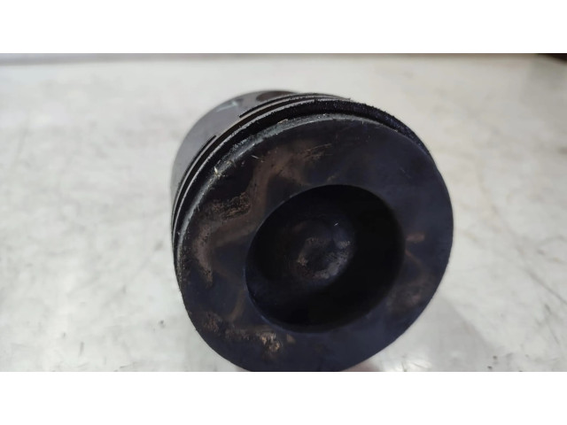 Píst Land Rover Range Rover L322 pro naftový motor 3.0