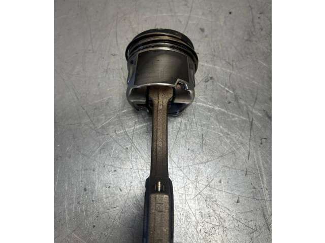 Píst 7812585 BMW 5 F10 F11 N57