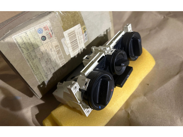 Блок управления климат-контролем 1J0819045E, C000240 Skoda Octavia Mk1 (1U)