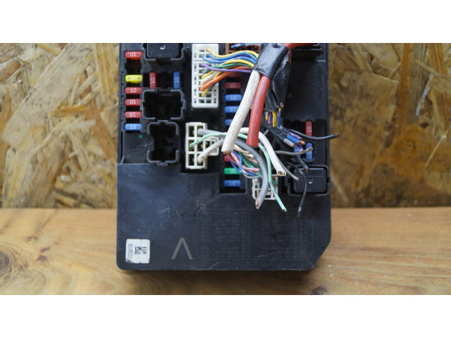 Pojistková skříňka 284B75X30A Nissan Navara D40 2008