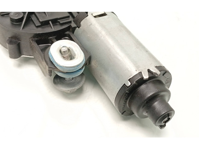 Моторчик заднего дворника 30663891    Volvo V70