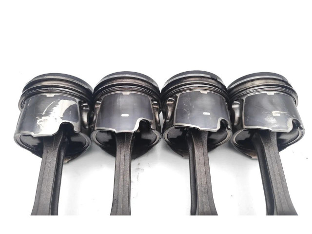  Поршень с шатуном D4204T D4204T  Volvo V50  