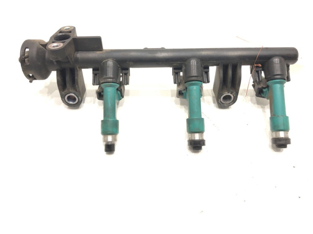 Топливная рампа    Toyota Yaris  