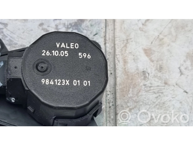 Двигатель задвижки потока воздуха