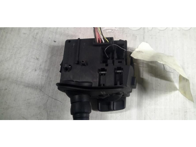 Ручка стеклоочистителей 8201590631 Renault Clio III