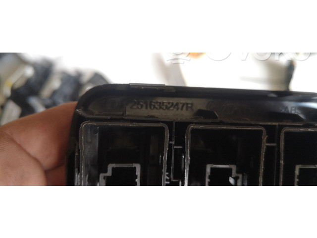 Комплект блоков управления 8200796642--A Dacia Duster