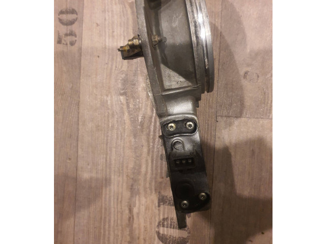 Vstřikovací lišta 051133353, 0438121076 Audi 100 S4 C4