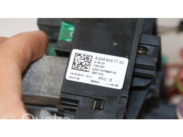   Pojistková skříňka 2469067100   Mercedes-Benz A W176 2012