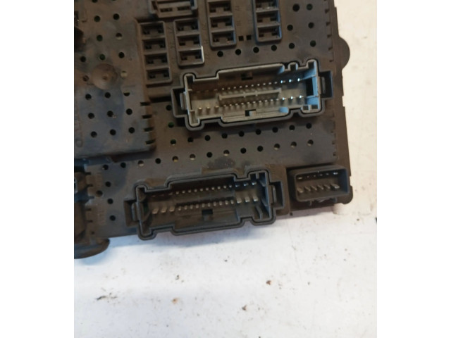 Блок предохранителей 30728512 Volvo S60