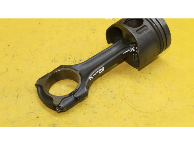 Píst Mercedes-Benz C W203