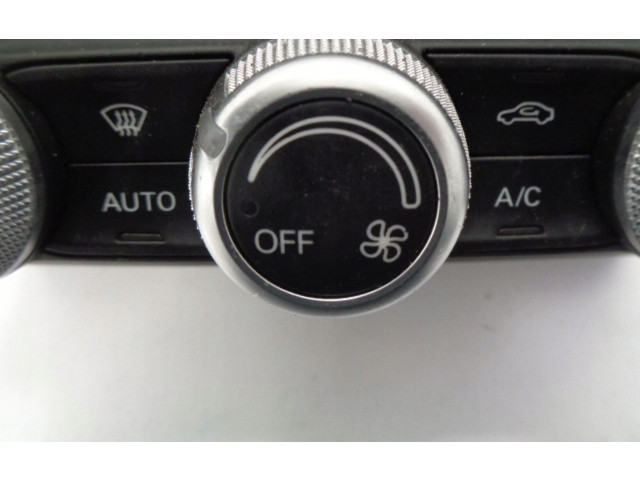 Блок управления климат-контролем 8X0820043C Audi A1