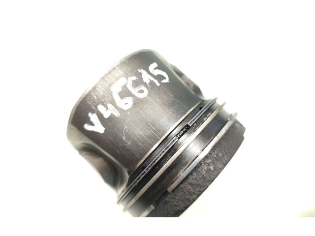 Píst Volvo XC90 D5244T18