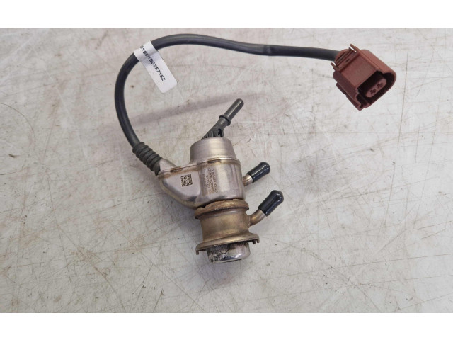 Vstřikovač 04L131113R Volkswagen Caddy DFSD