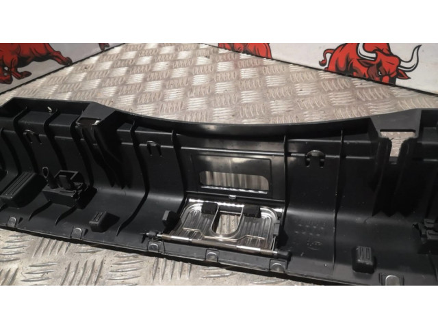 Отделка порога багажника