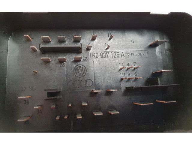 Блок предохранителей 1K0937125A Volkswagen Caddy
