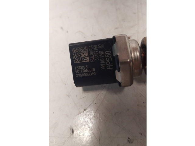 Топливная рампа 05E133320B, 04E906036AD Skoda Octavia Mk3 (5E)