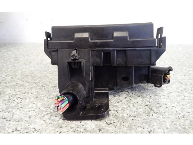   Pojistková skříňka    Nissan Pulsar 2015