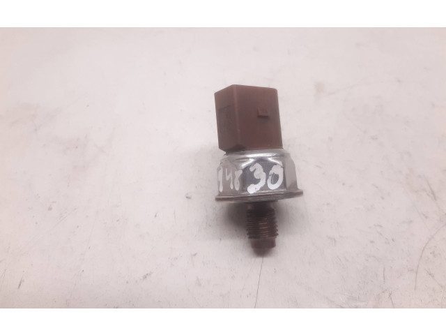 Топливная рампа 059130758K   Audi A6 S6 C6 4F  