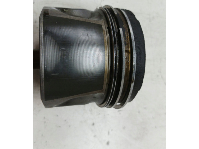  Поршень с шатуном    Volvo S80  