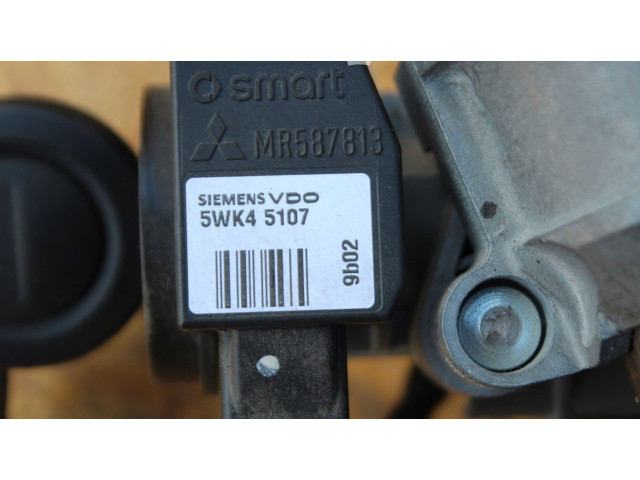 рейка Колонка рулевая MR587813, 4408A040 Mitsubishi Colt 2004 - 2008 года