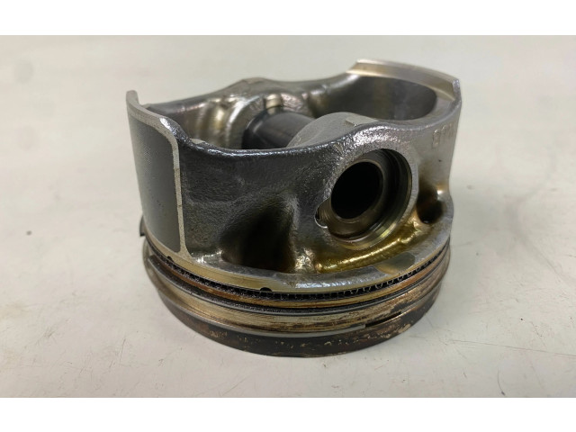  Поршень DNUE 06KBG, 82.435  Audi A3 S3 8V  