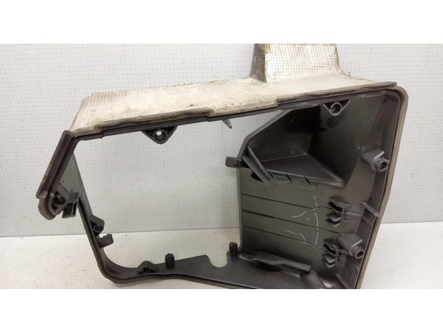 Другая деталь отсека двигателя