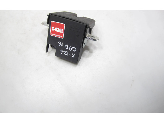 Zámek zadních dveří 2K5827505E Volkswagen Caddy 2016